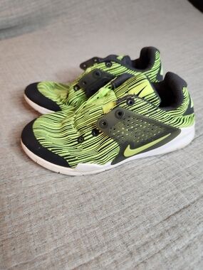 Nike Flex Show TR 5 Training Shoes Youth Size Sneakers Running Youth 1